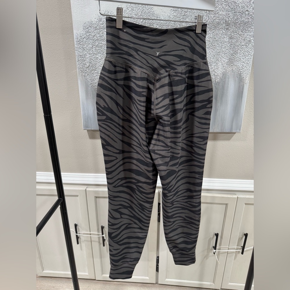 Old Navy Active Powersoft Jogger - image 5